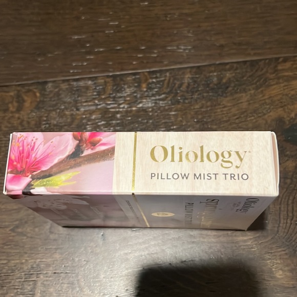 NEW Oliology Pillow Mist TRIO Lavender, Rose, Vanilla Coconut 2 oz Each - Picture 7 of 8